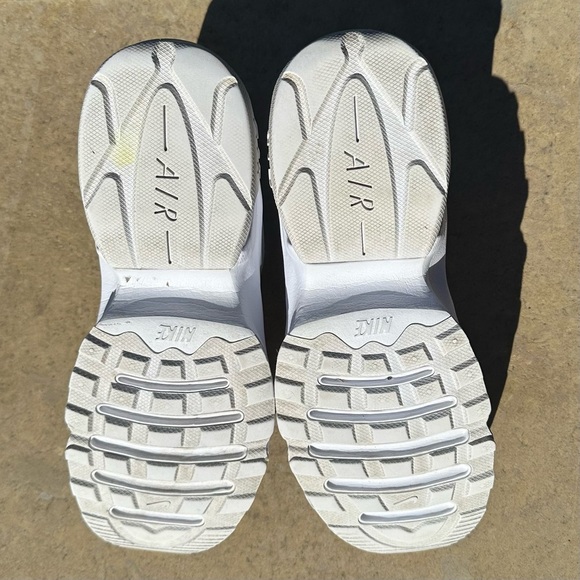 Size 5Y (6.5 Women’s) - Nike Air Force 1 LV8 3 Low Wheat - Picture 8 of 9